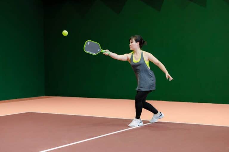 best pickleball paddles for small hands